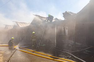 Firefighters seen extinguishing a massive blaze at the Pochaina book market following a Russian attack. On the night of August 16, 2026, a massive Russian air strike on Kyiv caused severe destruction and a large-scale fire at the "Pochaina" book market (formerly known as Petrivka) in the Obolon district. The enemy attack completely burned down several rows of trading pavilions containing books and stationery just ahead of the new school year. Emergency response teams worked at the scene to extinguish the blaze, which spread across a vast area. According to preliminary reports from city authorities, at least three people were injured as a result of the overnight attack. The destroyed marketplace had operated in the capital for nearly 30 years and stood as one of the largest hubs for book trade in Ukraine.
