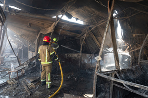 Emergency workers seen battling a massive fire at the Pochaina book market following a targeted military attack. On the night of August 16, 2026, a massive Russian air strike on Kyiv caused severe destruction and a large-scale fire at the "Pochaina" book market (formerly known as Petrivka) in the Obolon district. The enemy attack completely burned down several rows of trading pavilions containing books and stationery just ahead of the new school year. Emergency response teams worked at the scene to extinguish the blaze, which spread across a vast area. According to preliminary reports from city authorities, at least three people were injured as a result of the overnight attack. The destroyed marketplace had operated in the capital for nearly 30 years and stood as one of the largest hubs for book trade in Ukraine.
