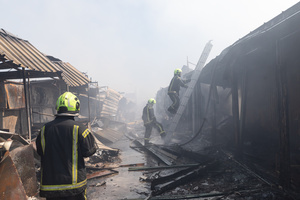 Firefighters seen extinguishing a massive fire at the Pochayna book market following a destructive nighttime attack. On the night of August 16, 2026, a massive Russian air strike on Kyiv caused severe destruction and a large-scale fire at the "Pochaina" book market (formerly known as Petrivka) in the Obolon district. The enemy attack completely burned down several rows of trading pavilions containing books and stationery just ahead of the new school year. Emergency response teams worked at the scene to extinguish the blaze, which spread across a vast area. According to preliminary reports from city authorities, at least three people were injured as a result of the overnight attack. The destroyed marketplace had operated in the capital for nearly 30 years and stood as one of the largest hubs for book trade in Ukraine.
