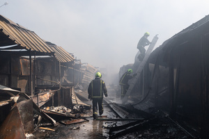 Firefighters seen extinguishing a massive fire at the Pochayna book market following a destructive nighttime attack. On the night of August 16, 2026, a massive Russian air strike on Kyiv caused severe destruction and a large-scale fire at the "Pochaina" book market (formerly known as Petrivka) in the Obolon district. The enemy attack completely burned down several rows of trading pavilions containing books and stationery just ahead of the new school year. Emergency response teams worked at the scene to extinguish the blaze, which spread across a vast area. According to preliminary reports from city authorities, at least three people were injured as a result of the overnight attack. The destroyed marketplace had operated in the capital for nearly 30 years and stood as one of the largest hubs for book trade in Ukraine.