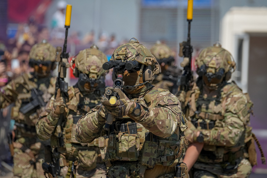 Underwater Defence (SAS) and Underwater Offence (SAT) units from the Underwater Defence Group Command, part of the Turkish Navy, are conducting a demonstration exercise. Transforming the historic Golcuk Naval Base in Kocaeli into a hub of maritime innovation, the TEKNOFEST 