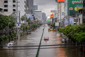 Vehicles sit in floodwater along Phetchaburi Road. Floodwaters inundate major roads, including Phetchaburi Road and the Pridi Banomyong neighborhood in Bangkok, following a record monsoon downpour that prompted a capital-wide disaster declaration. Municipal pumps operate at full capacity to drain overflowing canals.