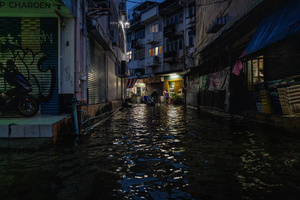 Floodwater fills a narrow street between buildings in the Pridi area of Bangkok. Floodwaters inundate major roads, including Phetchaburi Road and the Pridi Banomyong neighborhood in Bangkok, following a record monsoon downpour that prompted a capital-wide disaster declaration. Municipal pumps operate at full capacity to drain overflowing canals.