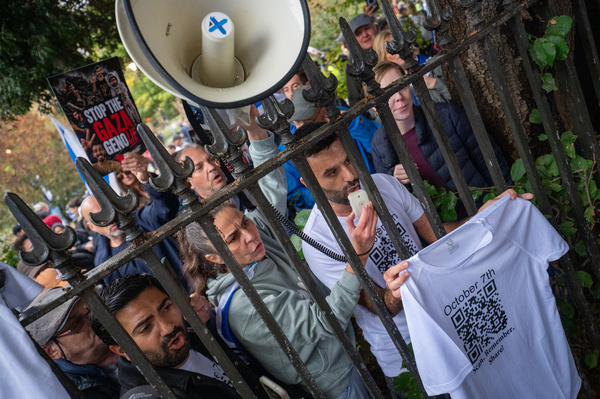 Pro-Israeli counter-protesters chant slogans behind a fence during a demonstration on the third anniversary of the Hamas attack on Israel on 7 October 2023. Two separate demonstrations intersected in central London, leading to verbal confrontations when a student-led pro-Palestinian march encountered a pro-Israeli counter-protest along its route. Proceeding from King’s College London toward University College London (UCL), student protesters demanded an immediate end to the war in Gaza, university divestment from Israel, and a review of institutional disciplinary actions against student activists. The Metropolitan (Met) Police had requested that organizers consider a different date out of sensitivity, but the march went ahead and was met by counter-protesters who gathered behind police barriers. These counter-demonstrators displayed Israeli flags and shouted objections to Palestinian supporters, voicing anger over a demonstration being staged on the third anniversary of the 2023 Hamas attacks on Israel.