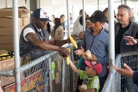 Volunteers seen handing out food supply to refugees in the Idomeni camp. - Over 10,000 refugees are still stuck in the Idomeni refugee camp at the border between Greece and Macadonia. Many had been staying in the camp for over a month as they hope that the border will be reopening again for them cross into western Europe.