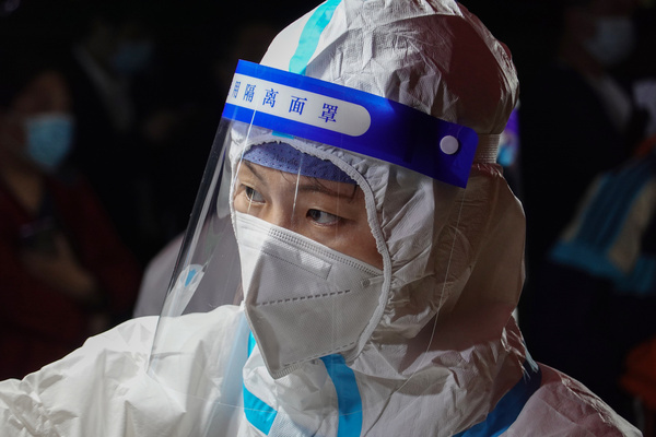 A female Medical worker wearing a protective suit is seen giving residents nucleic acid tests for COVID-19. The Chinese mainland on Monday reported 349 confirmed local COVID-19 cases, of which 234 were in Shanghai, the National Health Commission said on Tuesday. Apart from Shanghai, seven other provincial-level regions on the mainland saw new locally transmitted COVID-19 cases, including 61 in Beijing and 25 in Henan.