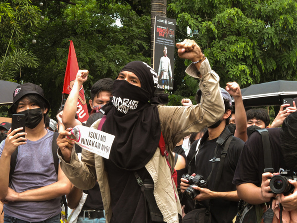 A protester with black mask gestures during the demonstration. A disgruntled youth group endorsing Presidential aspirant Leonor "Leni" Robredo staged a protest at the Commission on Election (COMELEC) main office and Liwasang Bonifacio in Manila. This after, Presidential aspirant Ferdinand Marcos Jr. showed a significant lead of votes in a partial and unofficial count based on 61.05 % of the election returns. Marcos led with 20 million votes against his nearest rival, the vice-president and former human rights lawyer Leni Robredo, with 9.5 million votes as of Monday evening.