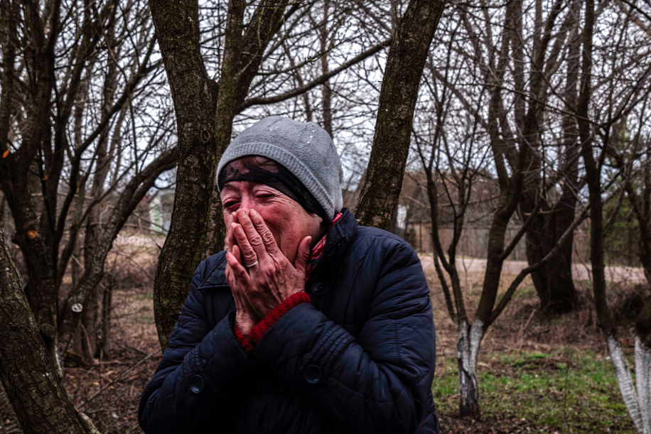 A woman cries when the Police arrive to collect the body of her dead son for investigation. According to his family, the man was poisoned by Russian soldiers in Lipovka. Lipovka is a small village that has been without light, water, gas, heat, and communication for more than a month. About 40% of the Lipovka was destroyed. It has been recorded that Russian occupiers committed mass killings of civilians, destroyed infrastructure, and territories were mined.