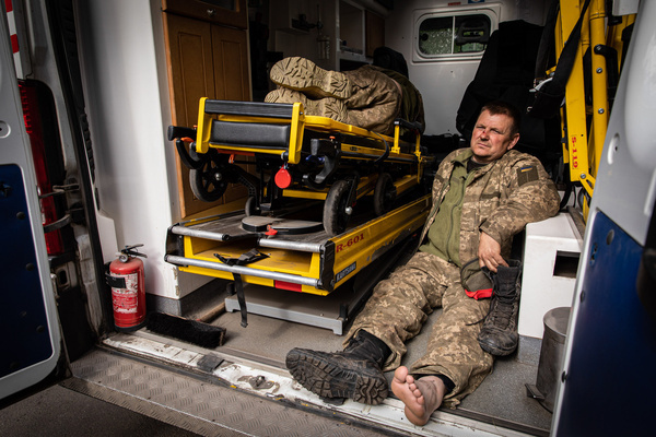 Two injured Ukrainian soldiers are seen in an ambulance as they arrive at the military hospital for medical treatment in Donetsk. Donetsk (Donbas) region is under heavy attack from the Russian troops. The Russian invasion of Ukraine started on February 24, the war that has killed numerous civilians and soldiers.