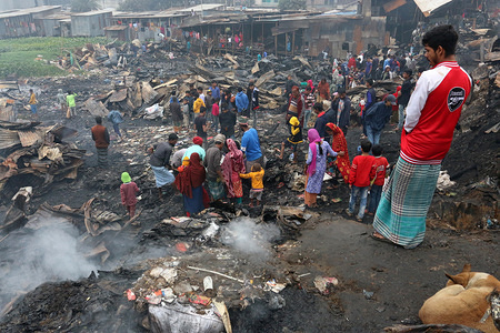 Dwellers at the fire devastated slum in Baunia badh area of Kalshi at Dhaka’s Mirpur.
A fire gutted over 100 shanties at a slum in Baunia badh area of Kalshi at Dhaka’s Mirpur.