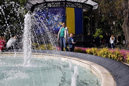 A woman with a child at a decorated gazebo at the City Garden. Europe Day is an annual holiday of unity in the countries of the European Union and the Council of Europe. On May 8, 2023, the Decree of the President of Ukraine Volodymyr Zelenskyy "On Europe Day" established the joint celebration of Europe Day on May 9 with the states of the European Union.