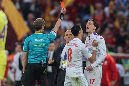 Referee Daniele Chiffi shows red card for Nicolo Zaniolo of Fiorentina at end Italian football championship Serie A Enilive 2024-2025 match between AS Roma Vs ACF Fiorentina at Stadio Olimpico. Final score Roma 1 : 0 Fiorentina