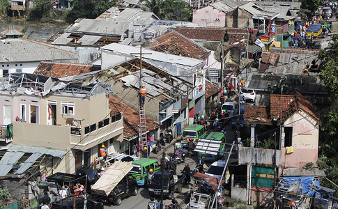 The electricity officers (PLN) are seen repairing the electricity network that was cut off due to a tornado in the Batu Tulis area.
Heavy rain accompanied by a small tornado hit the Batutulis area in South Bogor and West Java where 1 person was found dead in the disaster.