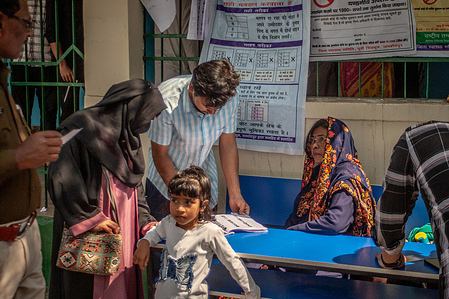A polling officer assists voters at a station during the region's inaugural direct mayoral election. The inclusion of nearly 200,000 voters in the Mango suburb marks a landmark shift toward direct mayoral elections in Jamshedpur, Jharkhand, highlighting a democratic expansion that stops at the gates of the adjacent, privately-administered Tata Steel township.