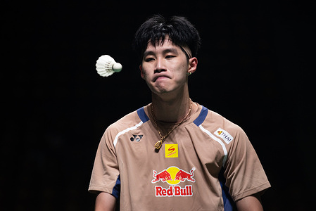 Panitchaphon Teeraratsakul of Thailand plays against Zhu Xuan Chen of China (not pictured) during the Badminton Men's single semifinals match in the Badminton Princess Sirivannavari Thailand Masters 2026 at Nimibutr Stadium. Panitchaphon Teeraratsakul won over Zhu Xuan Chen 2:0 (21 : 14, 21:11)