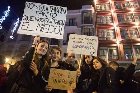 Demonstrators seen displaying placards and shouting slogans during the march.

Thousands marched in Madrid for the International Day for the elimination of violence against women. The march in Madrid against male violence was shouted "is not no" and "I do believe you." 

The demonstration toured Madrid from the Plaza de la Villa to the Plaza del Sol but after finishing some protesters ended up protesting the streets of Madrid through the Gran Via to Atocha.