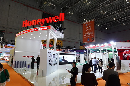 The Honeywell booth focuses on energy transition and automation at the 8th China International Import Expo.