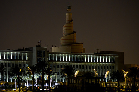 The Abdulla Bin Zaid al-Mahmud Islamic Cultural Center, also known as the Fanar Mosque in Doha with lights switched off during Earth Hour. The environmental protection organization World Wide Fund For Nature (WWF) wants to set an example for climate and environmental protection with "Earth Hour". All around the world, the lights go out for one hour - starting at 8.30 pm local time. Numerous cities around the world take part in the campaign