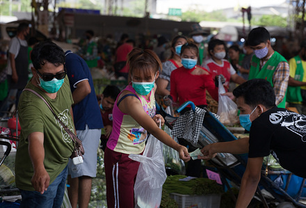 Customers wear protective mask while shopping at the fresh market as a preventive measure against the spread of Coronavirus in Pathum tani.
59 new coronavirus cases in Thailand’s laboratory confirmed. Thailand's Health Ministry recorded a total of 2,220 infections, 26 deaths.