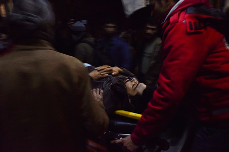 A patient seen inside an ambulance being taken care by medical staff.

The evacuation of two wounded in the eastern Ghouta besieged the hospitals outside Al-Gouta for medical treatment

Al-Hilal Al-Ahmar evacuated the third batch of 13 medical cases from Al-Ghouta Al-Sharqiya in the Damascus countryside through the Al-Wafdeen refugee camp to the hospitals in Damascus. The evacuation comes as part of an agreement to evacuate 29 critical medical cases in exchange for the release of twenty- Opposition forces