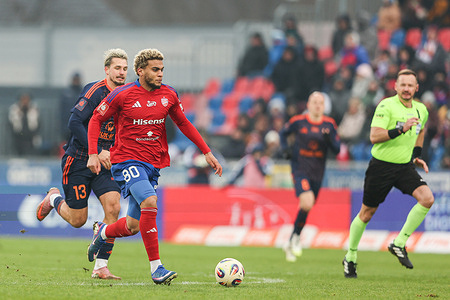 Lamine Diaby-Fadiga of Rakow Czestochowa (R) seen in action during Polish League PKO BP Ekstraklasa 2025/2026 football match between Rakow Czestochowa and Bruk-Bet Termalica Nieciecza at Municipal Stadium (Czestochowa). Final score; Rakow Czestochowa 1:0 Bruk-Bet Termalica Nieciecza.