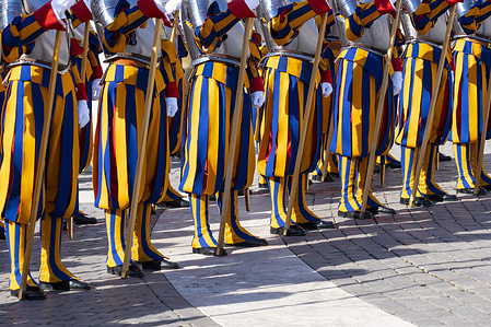 Guard of Honor of the Pontifical Swiss Guard in St. Peter's Square on the occasion of the Holy Mass of Easter 2023 The swearing-in ceremony of the 23 new guards of the Pontifical Swiss Guard will take place on 6 May 2023. According to tradition, every year, the new guards are sworn in on the anniversary of the sack of Rome, where 189 Swiss Guards defended Pope Clement VII against the army of Charles V.