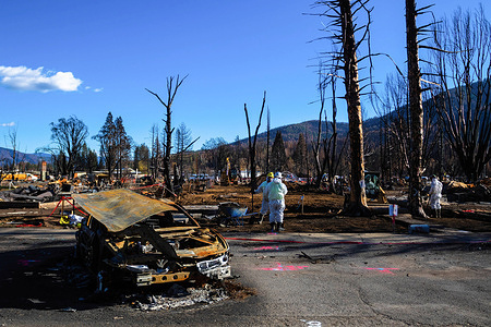 Crews work among burned materials from the Dixie fire. The Dixie fire burned 963,309 Acres leaving behind destruction and chard forest.