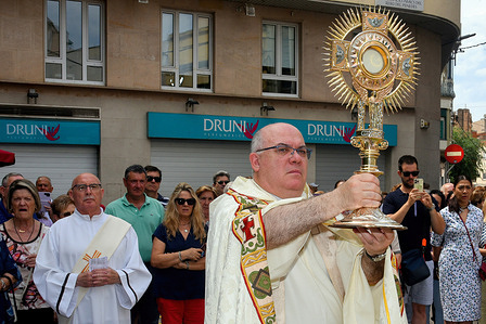 The parish priest of El Vendrell Norbert Miracle shows the monstrance to the assistants during the Corpus Christi in El Vendrell. Corpus Christi is a Catholic holiday that celebrates the Eucharist. It is celebrated on the Thursday after Trinity Sunday, which is 60 days after Easter Sunday.