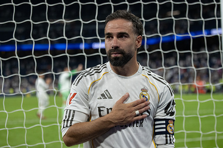 Dani Carvajal bids farewell to the Real Madrid fans after his contract with the Madrid club expired. At the conclusion of the EA SPORTS La Liga 2025-2026 match between Real Madrid and Athletic Club, played at the Santiago Bernabéu Stadium. Final score: Real Madrid 4 - Athletic Club 2.