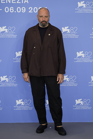 Yorgos Lanthimos attends the "Bugonia" photocall during the 82nd Venice International Film Festival.