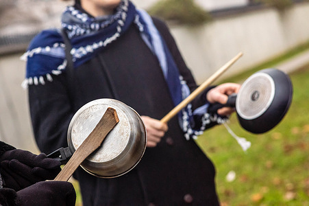 Protesters bang pots and pans in solidarity with the hunger strikers during the rally. On the afternoon of the 18th of December, Polish supporters of the Palestine Action activists held on remand in an English prison gathered at the British embassy in Warsaw in solidarity and to protest the alleged neglectful and dangerous treatment of eight prisoners currently on hunger strike. Four of the prisoners are accused of breaking into Elbit Systems, an Israeli-linked defence firm, in 2024 while the others are accused of breaking into RAF Brize Norton in June. None have been convicted, however, they have been denied bail and have been imprisoned for months. On the 46th day of the hunger strike, Qesser Zuhrah was taken to hospital. Others continue their hunger strike.