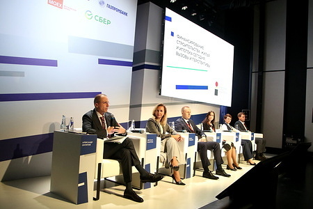Svetlana Nazarova (L2), Managing Director, Head of the Real Estate Finance Department of the Savings Bank seen during the session Housing finance and mortgages today: challenges and prospects of the Financial Congress of the Bank of Russia at The new stage of the Alexandrinsky Theater.