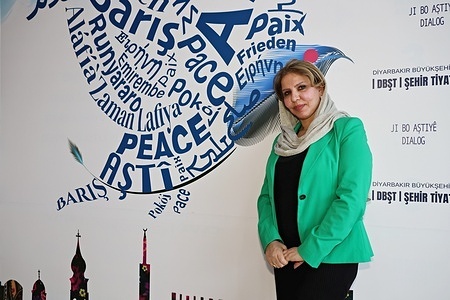 Professor Dr. Muntaha Tariq is seen during the festival. Professor Dr. Muntaha Tariq, a faculty member at Mustansiriyah University in Baghdad, Iraq, participated in the 11th Amed International Theatre Festival organized by Diyarbakir Metropolitan Municipality and Amed City Theatre. Tariq was a speaker at the panel titled "Making Theatre in War Conditions".