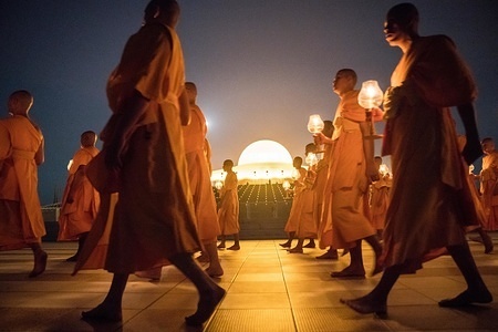 Monks seen walking around the Dhammakaya temple while holding lanterns during the yearly Makha Bucha ceremony. Buddhist devotees celebrate the annual festival of Makha Bucha, one of the most important day for buddhists around the world. More than a thousand monks and hundred of thousand devotees were gathering at Dhammakaya Temple in Bangkok to attend the lighting ceremony.