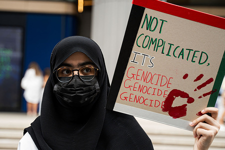 A protester holds placard with the message "Not Complicated, It's Genocide" during the demonstration. A solidarity march for Gaza took place in Bangkok. Organized by the Palestine Solidarity Campaign (PSC), the event gathered demonstrators calling for a ceasefire, the end of genocide, apartheid, and occupation, and humanitarian aid access to Gaza. Participants carried Palestinian flags and signs with various messages of support.