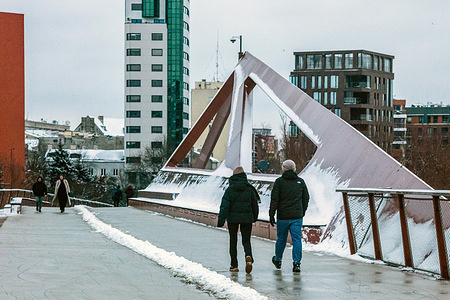 Varsovians cross the new pedestrian and bicycle footbridge over the river. Varsovians spend an early January Sunday on the banks of the Vistula River in Warsaw. Poland is experiencing more extreme cold snaps than in 2025 as an Arctic front moves through Europe.