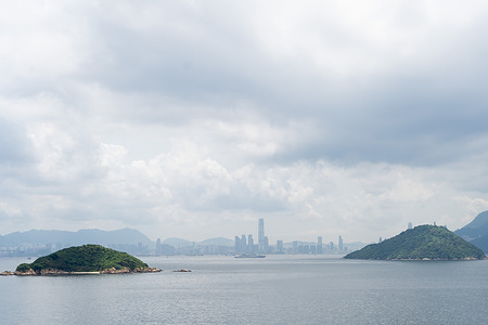 Missile destroyers Yan'an sailed into the waters in the morning. A naval fleet led by the aircraft carrier Shandong will visit from July 3rd to 7th just days after the city marked 28 years under Chinese rule. The naval fleet includes the Yan'an and Zhanjiang missile destroyers as well as the Yuncheng missile frigate.