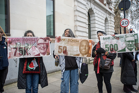 Protesters hold large, fake bank notes with the photo of the Prime Minister of the United Kingdom, Keir Starmer (R), Deputy Prime Minister of the United Kingdom, David Lammy (C) and the Former European Commissioner for Trade, Peter Mandelson during the demonstration outside the Westminster Magistrates' Court. A small group of pro-Palestinian protesters gathered by the Westminster Magistrates' Court in London to show their support to the 31-years-old British Palestinian, Dr Rahmeh Aladwan who has been charged after allegedly inciting support for proscribed group Hamas.