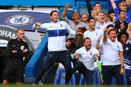 Manager of Chelsea, Frank Lampard is seen celebrating the opening goal from Mason Mount of Chelsea during the Premier League match between Chelsea and Leicester City at Stamford Bridge.
(Final Score: Chelsea 1 - 1 Leicester)