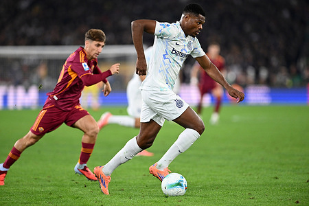 Denzel Dumfries of Inter seen in action during the Serie A match between Roma and Inter at Stadio Olimpico. Final scores; AS Roma 0-1 Inter.