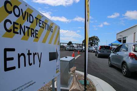 Cars line up at Covid-19 testing station on Orchard Rd.
A person who travelled to Auckland for a Tangi (Maori funeral) had tested positive for covid-19 after they became symptomatic on their return to Christchurch on Sunday. The person lives in a household of six in the southeast of Christchurch, three of their children are now in a MIQ (managed isolation quarantine). Another person has tested positive in Christchurch today. Testing stations at two locations in Christchurch were busy with people wanting to be tested.