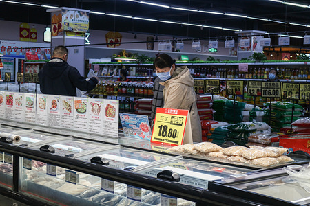 A woman wearing a sanitary mask as a precaution against the spread of coronavirus buys frozen meat in a supermarket.
Economy and life outdoor are slowly returning to normal in Yinchuan as the covid-19 pandemic weakens in China,