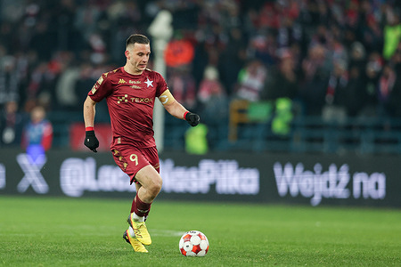 Angel Rodado of Wisla Krakow seen in action during BETCLIC 1 POLISH LEAGUE 2025/2026 football match between Wisla Krakow vs Wieczysta Krakow at Municipal Stadium. Final score; Wisla Krakow 1:1 Wieczysta Krakow.