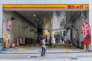 SOPA Images - Gallery - Shell weighs up possible bid for BP in Hong ...