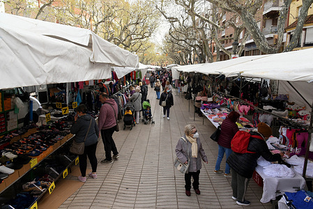 General view of the street market of the city of Vendrell. Every Friday the traditional street market is held in the city of Vendrell where street vendors display their products for sale at a reasonable price.