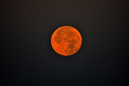 The Sturgeon Supermoon seen from Marseille. The August 1, 2023 full moon (Supermoon of the Sturgeon) is a supermoon closer to Earth than usual. This full moon in perigee is a phenomenon that takes place when the moon is closest to the Earth.