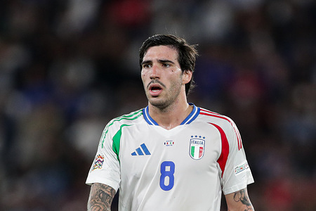 Sandro Tonali of Italy seen during UEFA Nations League 2024/2025 football match between France and Italy at Parc des Princes (Paris). Final score; France 1:3 Italy.