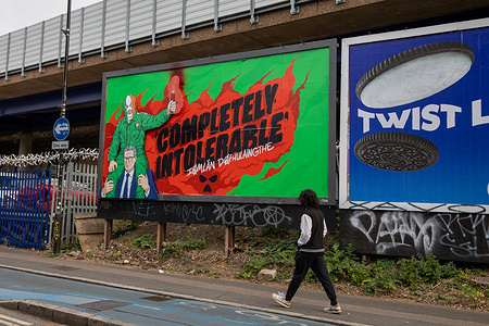 A member of the public walks past a billboard unveiled by the Irish hip hop group Kneecap, criticising British Prime Minister Sir Kier Starmer. Over the May Bank holiday weekend 2026, the Irish hip hop group Kneecap unveiled a billboard on Cable Street in East London criticising the UK Prime Minister Sir Keir Starmer. The artwork was in response to comments made by the Labour leader about the band’s live performances, including at Glastonbury. Some statements by band members had previously led to police investigations and court appearances, where individuals were cleared of any offences.