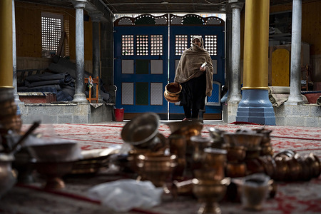 A woman walks carrying a copper utensil to donate at a donation camp set up to support people affected by the war in Iran, as part of a mass humanitarian drive in Kashmir. Muslims in Indian Kashmir took part in a mass donation drive, contributing gold, cash, and valuables to support Iran amid the ongoing conflict in West Asia, in a gesture of solidarity with those affected by the war.