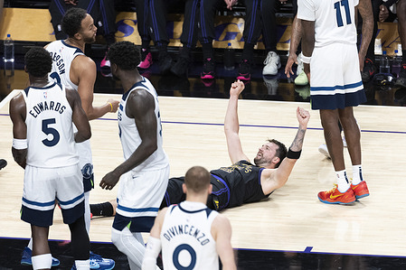 Los Angeles Lakers’ Luka Dončić (77) reacts after being fouled by the Minnesota Timberwolves during an NBA basketball game at Crypto.com Arena. NBA 2026: Lakers 120:106 Timberwolves.
